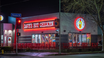 Dave's Hot Chicken food