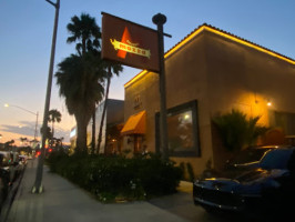 Pizzeria Mozza - Newport Beach outside