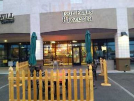 Twin Peaks Pizzeria outside