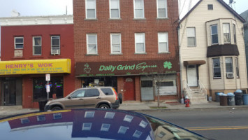 Daily Grind Express food