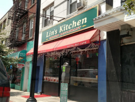 Lin's Kitchen outside
