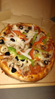 Raffallos Pizza food