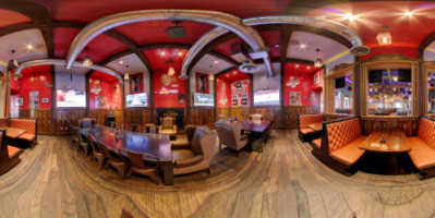 Pkwy Tavern Taphouse Grill inside