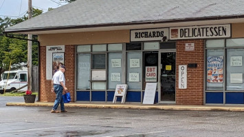 Richards Delicatessen food
