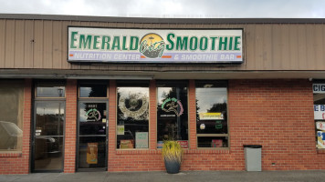 Emerald City Smoothie outside
