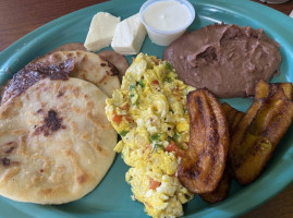 Pupuseria Y Antojitos Mexicanos food