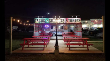 Taqueria Los Lagos (food Truck) outside
