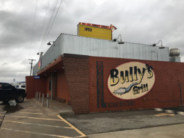 Bully's Grill outside