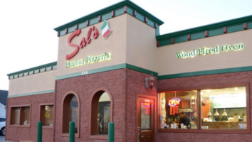 Sal's Famous Pizzeria outside