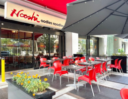 Nooshi/ Oodles Noodles outside
