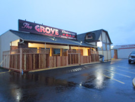Grove Restaurant & Bar, The outside