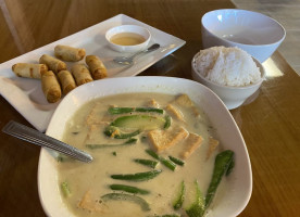 Noom Thai Bistro food