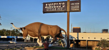 Angelo's Steak Pit outside