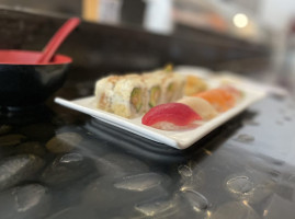 Tomodachi Sushi food