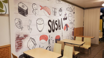 Sushi Loco inside