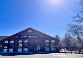 Joe Pizza outside