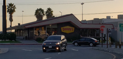 Denny's outside