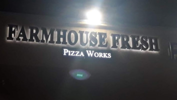 Farmhouse Fresh Pizza food