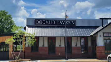 Dogmud Tavern outside