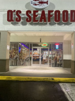 Q's Seafood outside