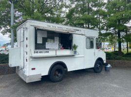 3 Hermanos: Food Truck Taqueria Y Pupuseria outside