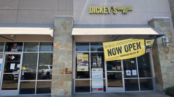 Dickey's Barbecue Pit outside