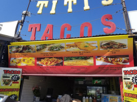 Titi's Tacos food
