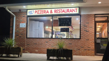 Joe's Pizzeria outside