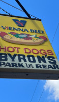 Byron's Hot Dog outside