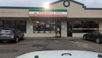 Toarmina's Pizza outside
