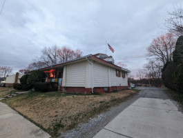 The Highland Tavern outside