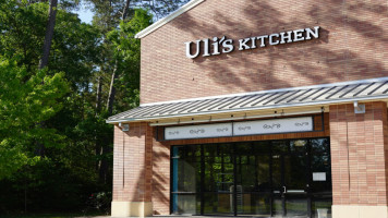 Uli's Kitchen food