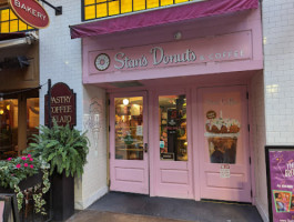 Stan's Donuts outside