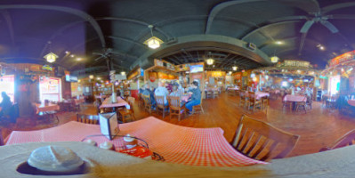 Famous Dave's B-que inside