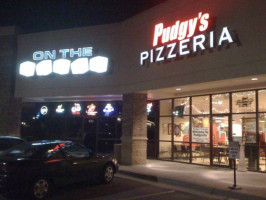 Pudgy's Pizzeria outside