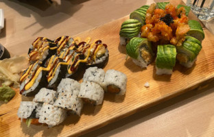 Sushi House food