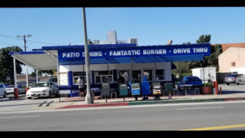 Fantastic Burgers outside