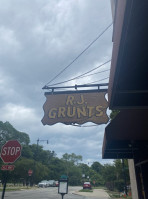 R.j. Grunts Burgers outside