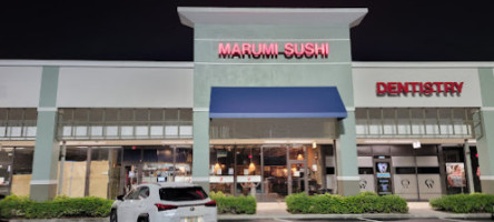Marumi Sushi outside