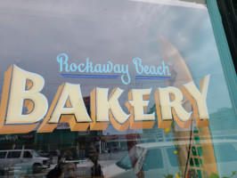 Rockaway Beach Bakery outside