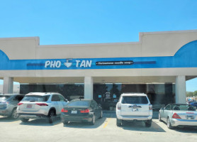 Pho Tan outside
