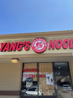 Yangas Noodle outside