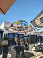 Dado's Cafe outside