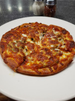 Cardinal Country Pizza food