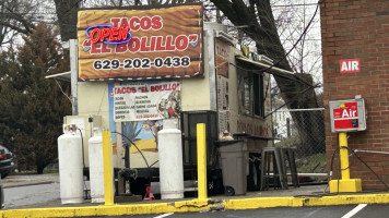Tacos El Bolillo outside