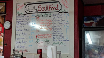 Sylvia Mae's Soul Food food