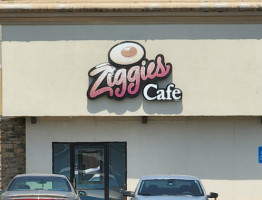 Ziggie's Cafe outside