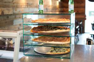 Vittorio's Pizza food