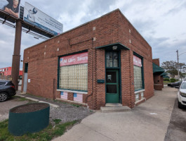 Old Glory Tavern outside