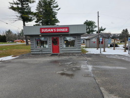 Susan's Roadside Diner outside